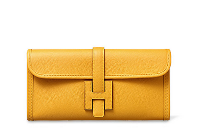 Кейт Уолш с клатчем от HERMES